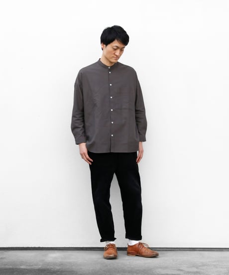 HUIS | スヴィンオックスフォードバンドカラーオーバーシャツ（チャコールグレー）【ユニセックス】015