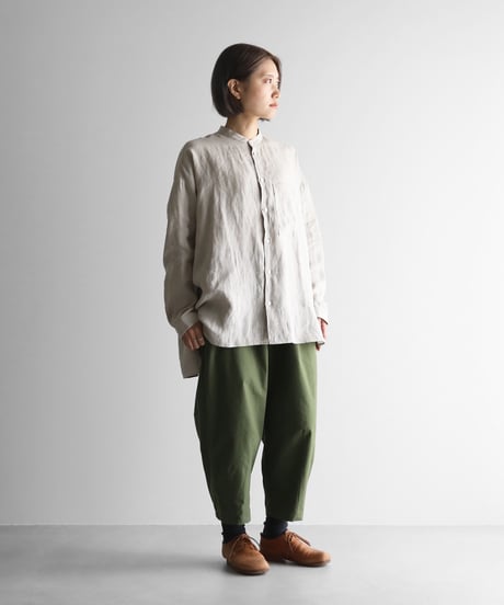 HUIS |シャトルリネンバンドカラーオーバーシャツ（きなり）【ユニセックス】015