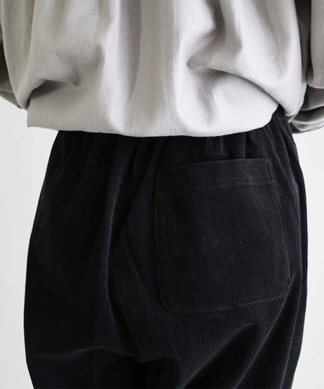 HUIS |シャトルコーデュロイワイドパンツ（細畝・ブラック）【ユニセックス】504