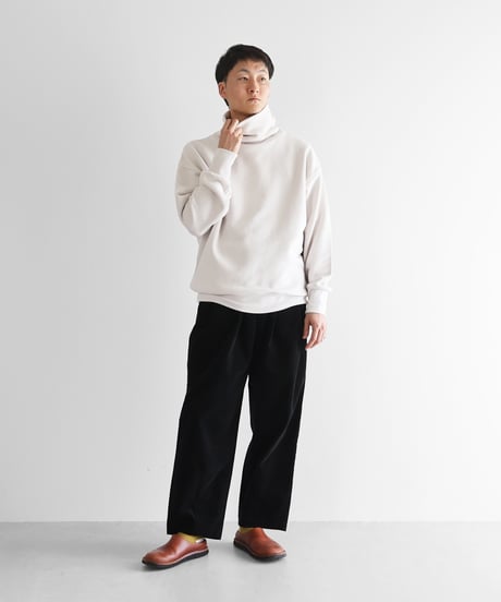 HUIS | ［HUIS in house］SUVINスウェットタートルプルオーバー（ホワイトグレー）【ユニセックス】SW203