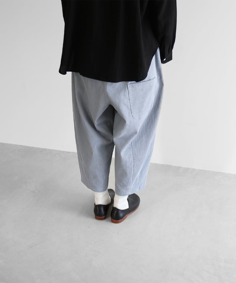 HUIS | シャトルコーデュロイバルーンパンツ(細畝・ブルー HUIS | シャトルコーデュロイバルーンパンツ(細畝・ブルー