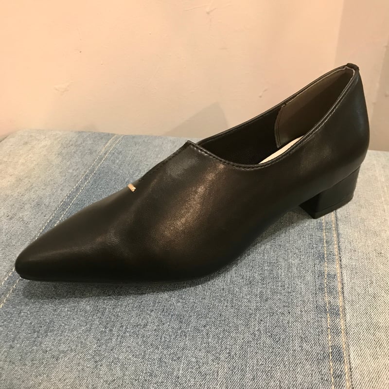 センタースリットポインテッドトゥパンプス ブラック | andRoma attire