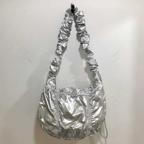 【amdRoma】シャイニーシャーリングバッグ　シルバー