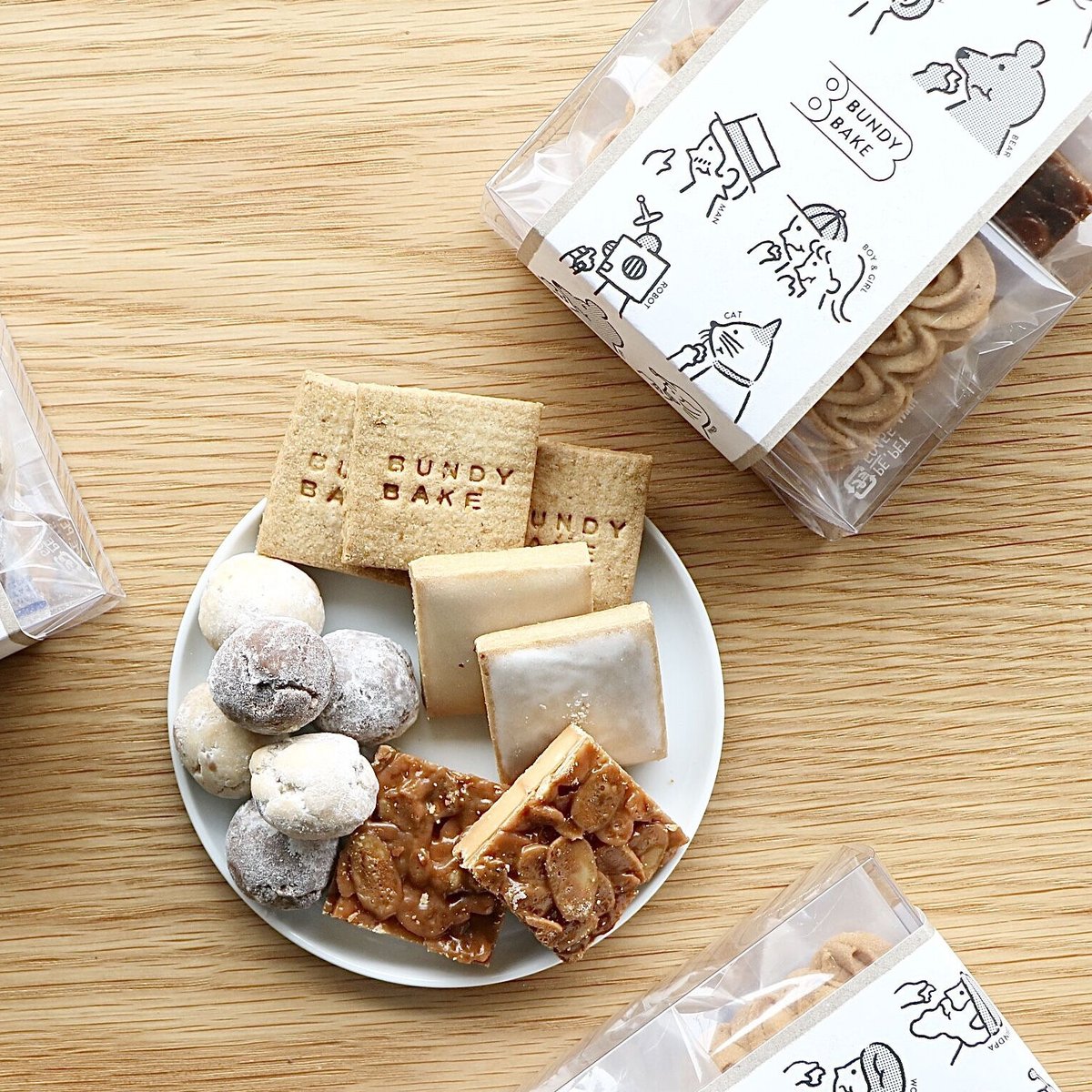 お菓子と缶コーヒー詰め合わせ　ゼリー　羊羹　焼菓子　その他色々 foucher-japan_petitsfours-003