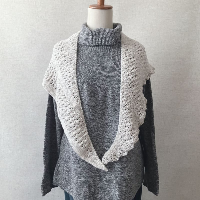 ダウンロード版編み図】棒針編みの透かしボーダー模様の三日月ショール