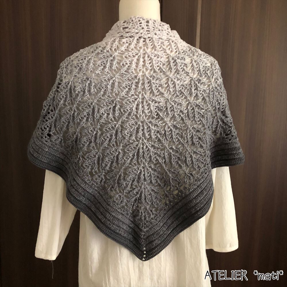 ダウンロード版編み図】ふっくらリーフ模様の三角ストール | かぎ針