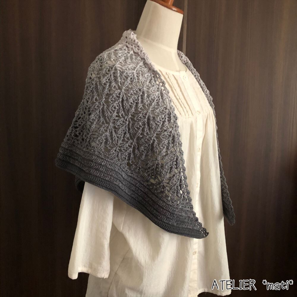 ダウンロード版編み図】ふっくらリーフ模様の三角ストール | かぎ針