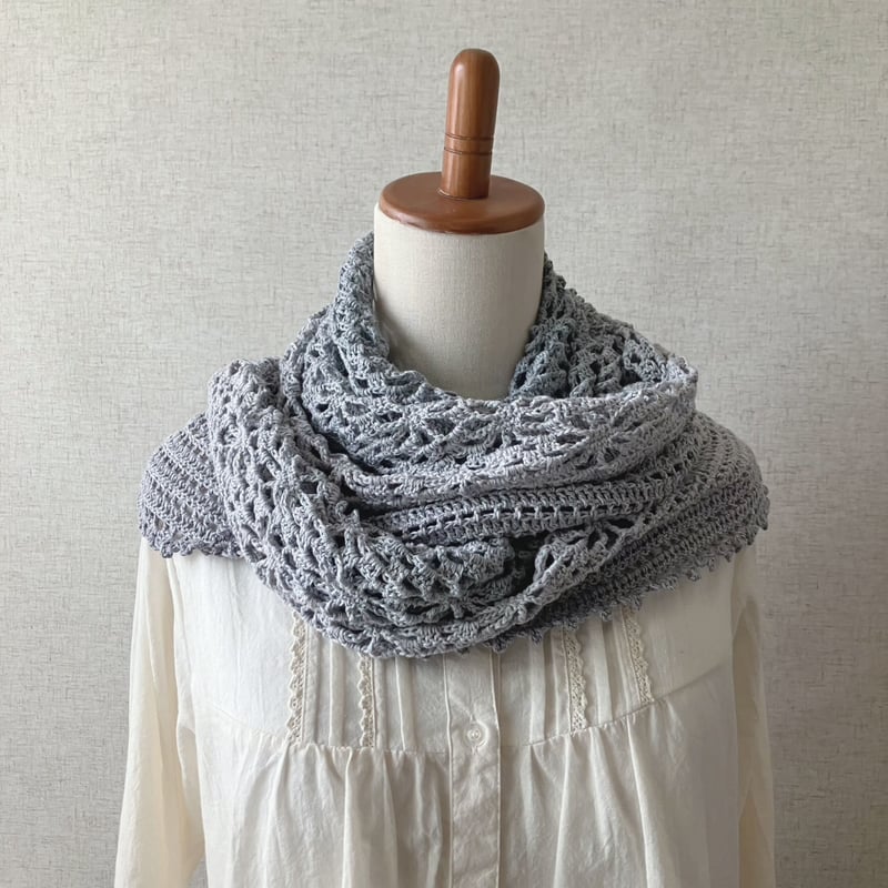 フラワーモチーフ編みの三角ショール☆ハンドメイド モチーフ三角ショールの編み方とデザイン | TikTok