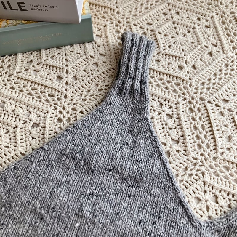 ダウンロード版編み図】棒針編みのまっすぐ編みVネックベスト | かぎ針