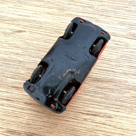少し歪んだミニカー