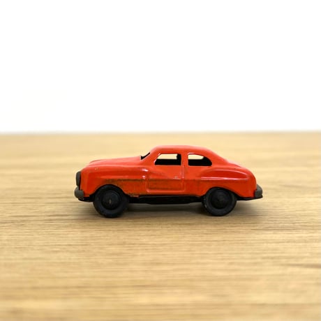 少し歪んだミニカー