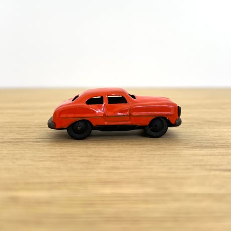 少し歪んだミニカー