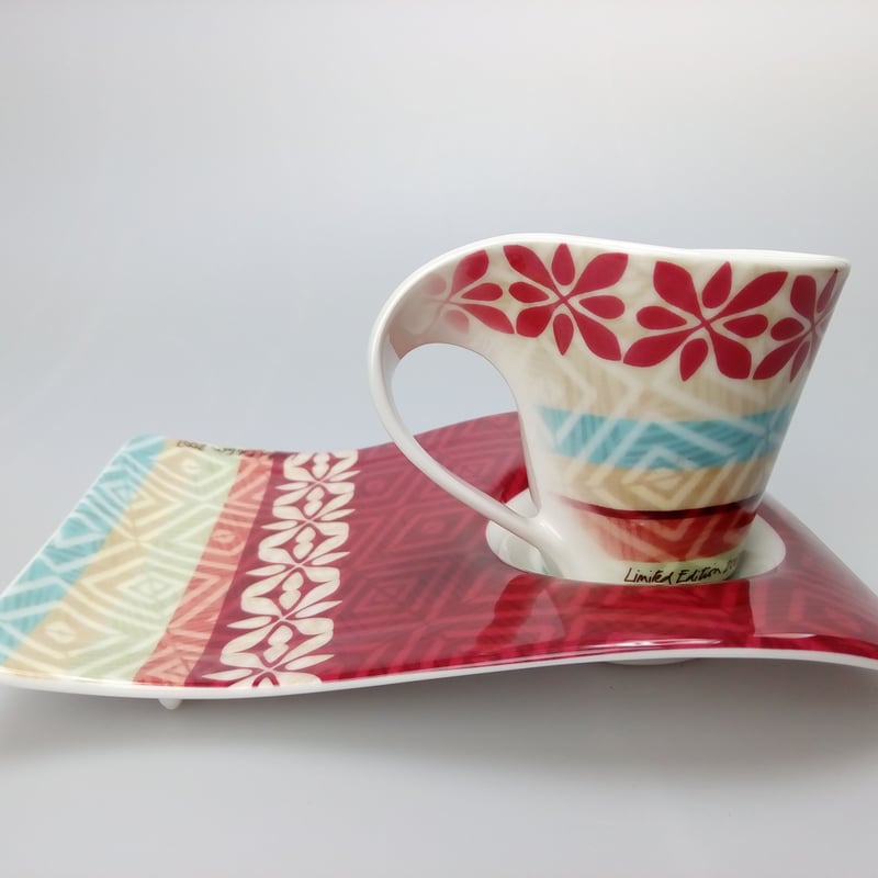 2007年限定デザイン 曲線が美しいカップ&ソーサー レッド | 6th Sense