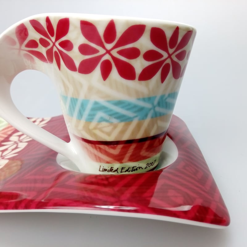 2007年限定デザイン 曲線が美しいカップ&ソーサー レッド | 6th Sense
