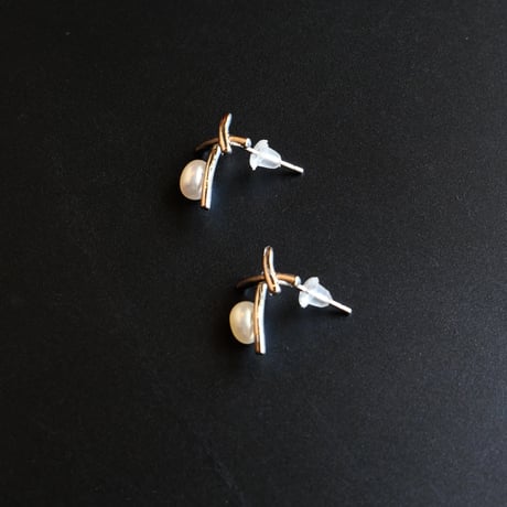 LS Pearl｜南洋真珠のクロスデザインピアス