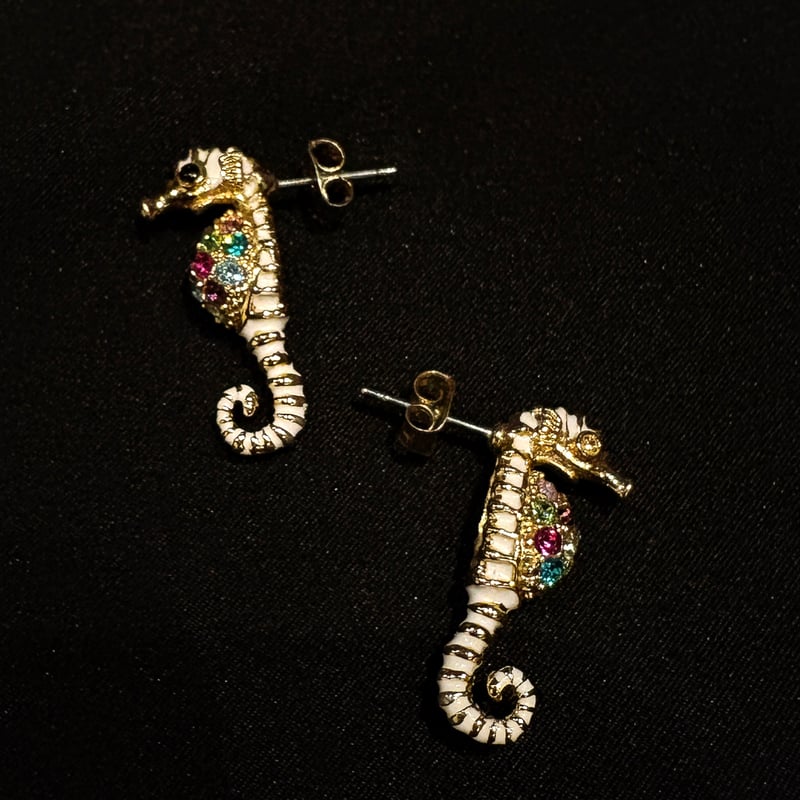 特大タツノオトシゴプレートと素敵ピンクビーズのピアス タツノオトシゴピアス | kyasalon