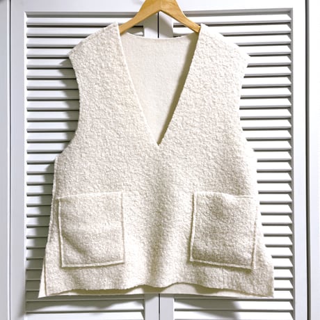 オフホワイトのプードルベスト リバーシブル