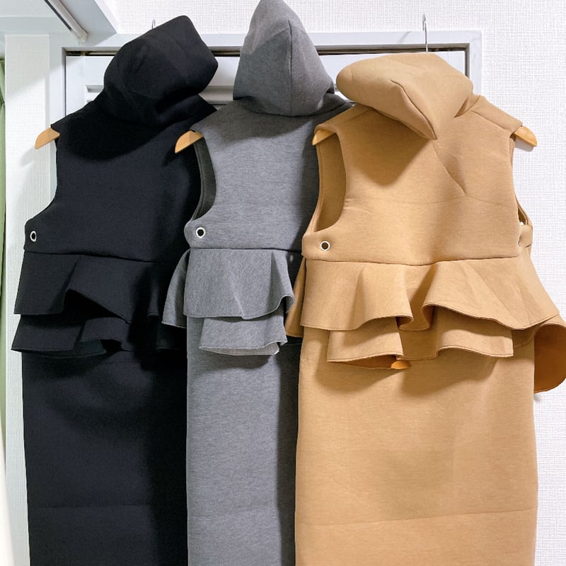 makimaki)バックフリルボンディングジレ ボンディング素材のバックフリルジレ キャメル | kyasalon
