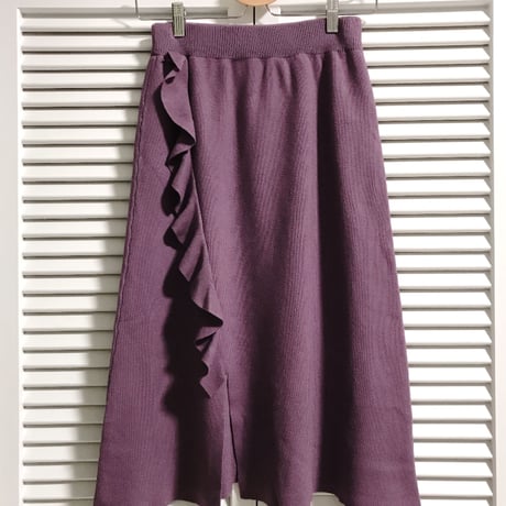 アシンメトリーフリルのAラインニットスカート