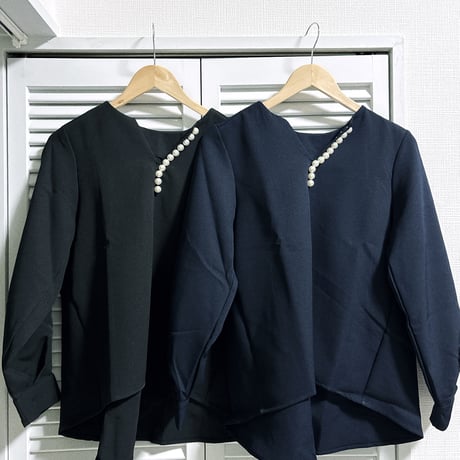 パールがオシャレなプルオーバー ネイビー