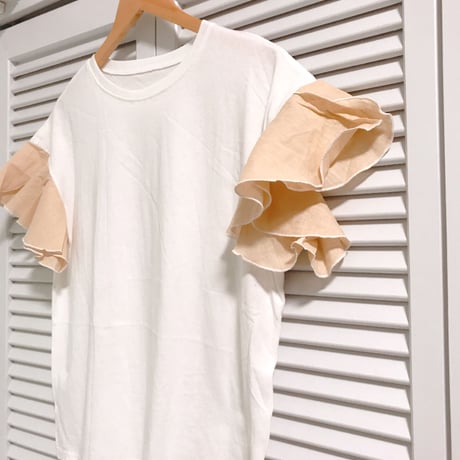 切り替えラッフルスリーブのTシャツ ホワイト
