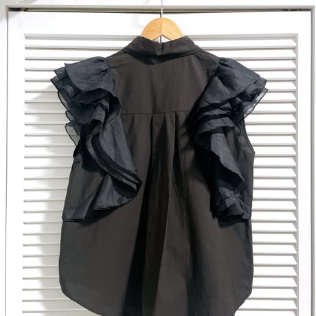 シフォンフリルのゴージャスノースリーブトップス ブラック