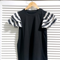 ボーダー袖の可愛いTシャツ ブラック