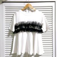 チュール付き裾フレアTシャツ ホワイト×ブラック