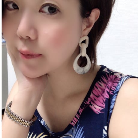 マーブル模様の涼し気ピアス