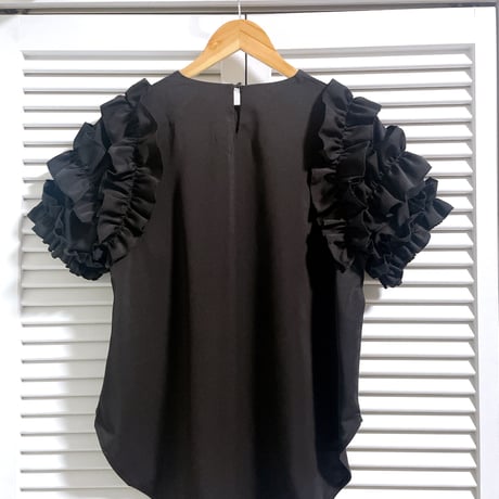 再入荷★ゴージャスフリル袖の半袖トップス ブラック