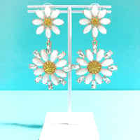ダブルデイジーのビジューピアス