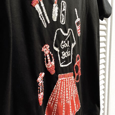ビーズとスパンコールのおしゃれアイテム柄Tシャツ