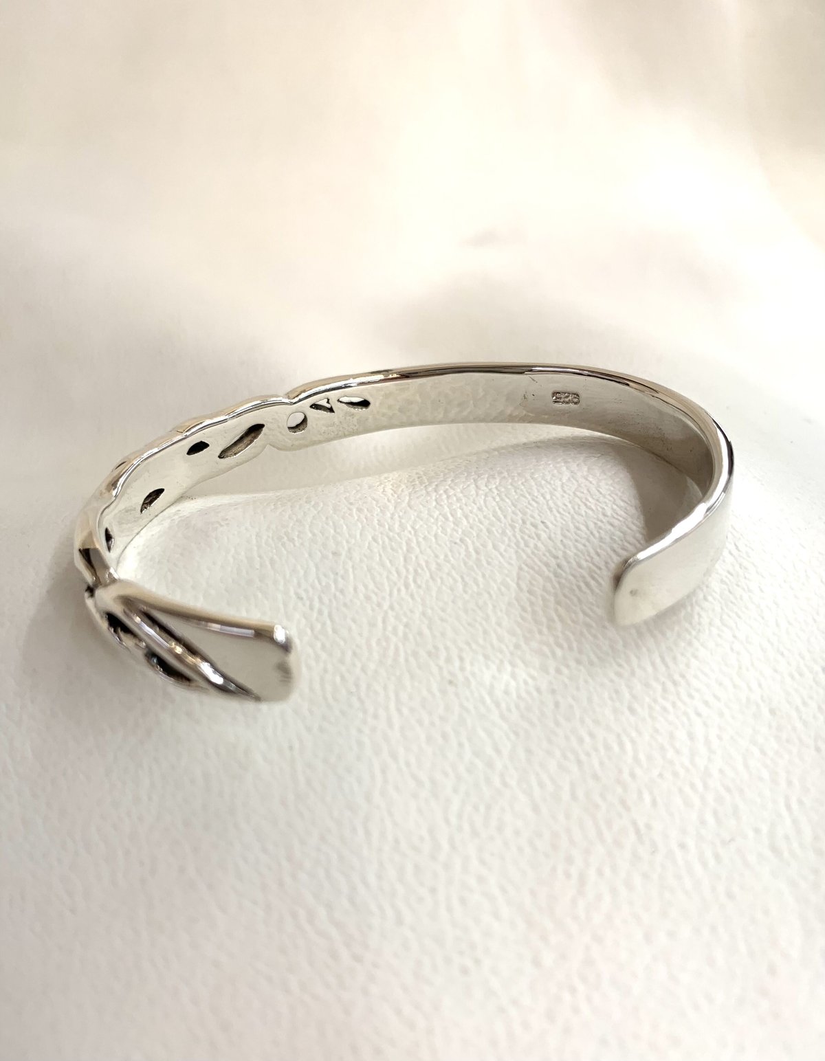 ビッグハンド バングルアシンメトリーデザイン ビッグハンド バングル