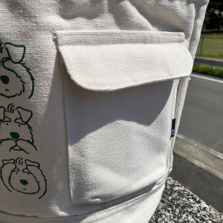 ３シュナの絶妙サイズのマチ広トートバッグ