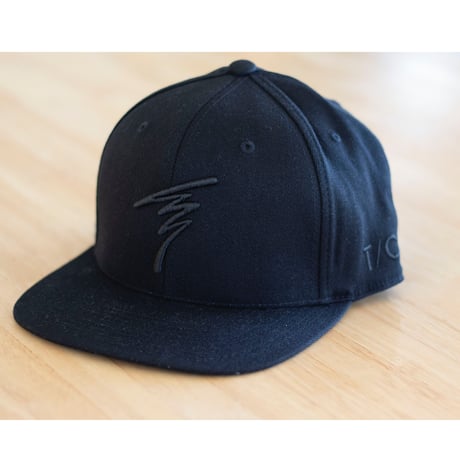 【ONLINE限定】“T” BASE BALL CAP