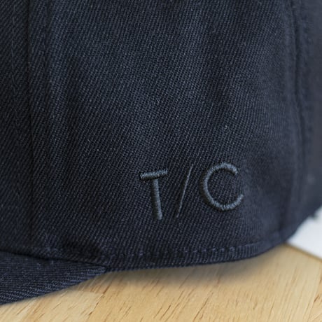 【ONLINE限定】“T” BASE BALL CAP