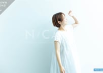 【写真素材】女性ナチュラル1 - Lサイズ：4000 × 2667px (300dpi) [33.87cm × 22.58cm] - ロイヤリティフリー素材