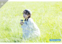 【写真素材】コーヒーを飲む女性3 - Lサイズ：4000 × 2667px (300dpi) [33.87cm × 22.58cm] - ロイヤリティフリー素材