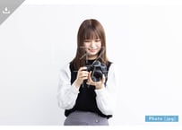 【写真素材】一眼レフカメラで撮影する女性11 - Lサイズ：4000 × 2668px (300dpi) [33.87cm × 22.59cm]