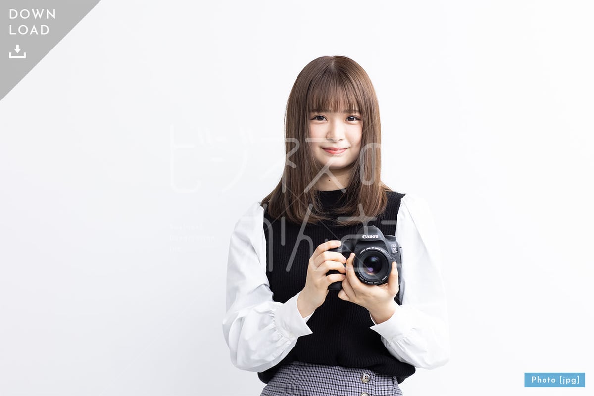 【写真素材】一眼レフカメラで撮影する女性8 - Lサイズ：4000 × 2668px (300dpi) [33.87cm × 22.59cm]