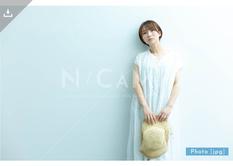 【写真素材】女性ナチュラル12 - Lサイズ：4000 × 2667px (300dpi) [33.87cm × 22.58cm] - ロイヤリティフリー素材
