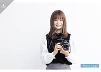 【写真素材】一眼レフカメラで撮影する女性9 - Lサイズ：4000 × 2668px (300dpi) [33.87cm × 22.59cm]