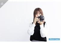 【写真素材】一眼レフカメラで撮影する女性5 - Lサイズ：4000 × 2668px (300dpi) [33.87cm × 22.59cm]