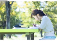 【写真素材】勉強する大学生4 - Lサイズ：4000 × 2667px (300dpi) [33.87cm × 22.58cm] - ロイヤリティフリー素材