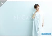 【写真素材】女性ナチュラル9 - Lサイズ：4000 × 2667px (300dpi) [33.87cm × 22.58cm] - ロイヤリティフリー素材