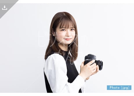【写真素材】一眼レフカメラで撮影する女性24 - Lサイズ：4000 × 2668px (300dpi) [33.87cm × 22.59cm]