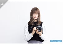 【写真素材】一眼レフカメラで撮影する女性8 - Lサイズ：4000 × 2668px (300dpi) [33.87cm × 22.59cm]