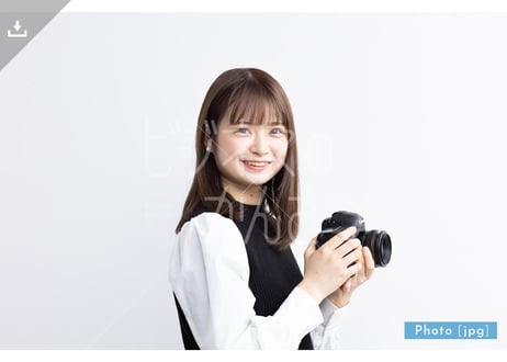 【写真素材】一眼レフカメラで撮影する女性26 - Lサイズ：4000 × 2668px (300dpi) [33.87cm × 22.59cm]