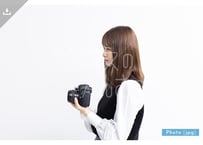 【写真素材】一眼レフカメラで撮影する女性17 - Lサイズ：4000 × 2668px (300dpi) [33.87cm × 22.59cm]