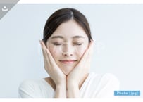 【写真素材】幸せそうな女性2 - Lサイズ：5000 ×3335px (300dpi) [42.33cm × 28.24cm] - ロイヤリティフリー素材